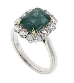 18K GOLD EMERALD & DIAMOND RING.