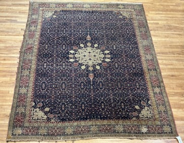FINE ANTIQUE PERSIAN ROOM SIZE RUG.