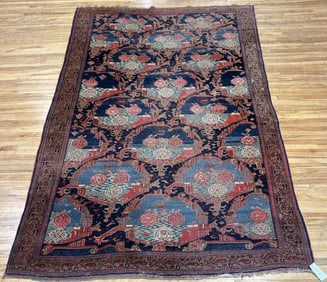 ANTIQUE ORIENTAL SENEH ROOM SIZED RUG.