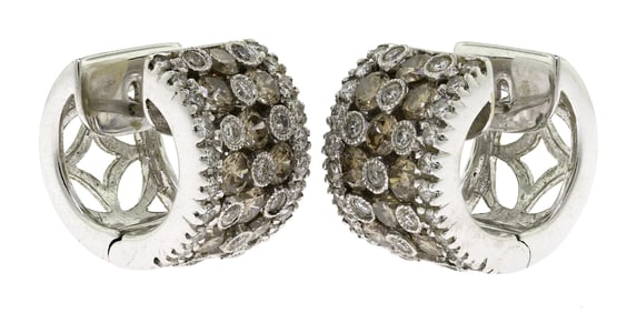 18K GOLD BROWN & WHITE DIAMOND HUGGIE HOOP EARINGS.