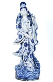 LARGE CHINESE BLUE AND WHITE PORCELAIN QUANYIN.