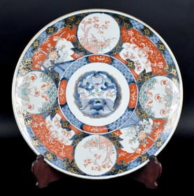 LARGE ANTIQUE JAPANESE IMARI CHARGER IN BOX.