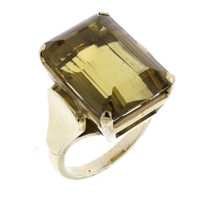 14K GOLD EMERALD CUT CITRINE RING.