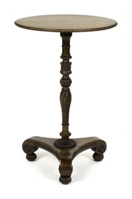 19TH C. REGENCY ROSEWOOD LAMP TABLE.