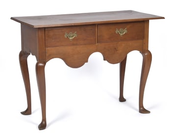 18TH C. RHODE ISLAND QUEEN ANNE DRESSING TABLE.