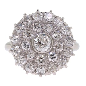 ANTIQUE GOLD OLD EUROPEAN CUT DIAMOND CLUSTER RING.