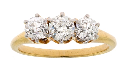 ANTIQUE 18K GOLD THREE STONE DIAMOND RING.