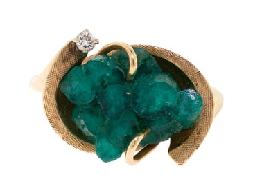 VINTAGE 14K GOLD ROUGH CUT EMERALD & DIAMOND RING.
