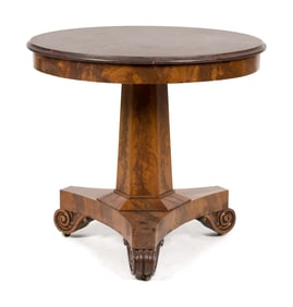 19TH C. BOSTON CLASSICAL MAHOGANY CENTER TABLE.