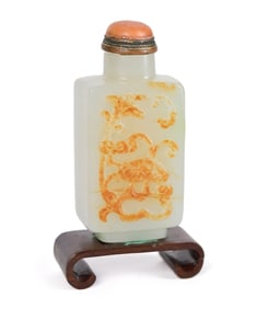 ANTIQUE CHINESE CARVED JADE SNUFF BOTTLE.