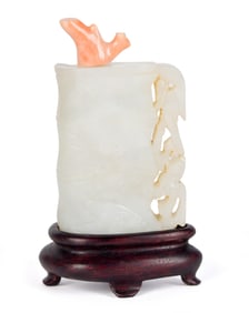 ANTIQUE CHINESE CARVED WHITE JADE SNUFF BOTTLE.