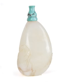 ANTIQUE CHINESE WHITE JADE SNUFF BOTTLE.