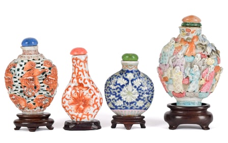 FOUR ANTIQUE CHINESE PORCELAIN SNUFF BOTTLES.