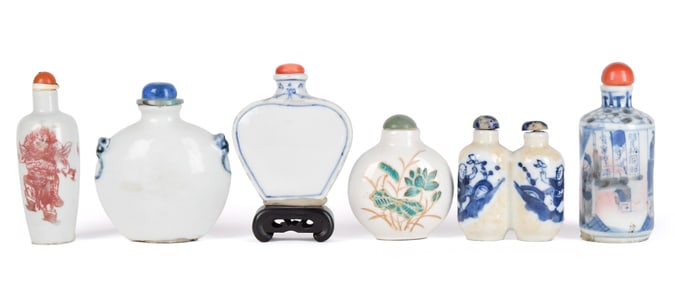 SIX ANTIQUE CHINESE PORCELAIN SNUFF BOTTLES.