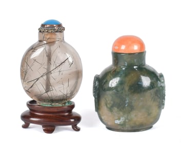 TWO ANTIQUE CHINESE SNUFF BOTTLES, AGATE & CRYSTAL.
