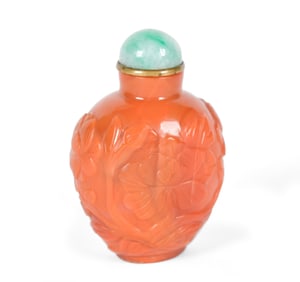 ANTIQUE CHINESE CARNELIAN SNUFF BOTTLE.