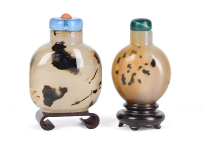 TWO ANTIQUE CHINESE AGATE SNUFF BOTTLES.