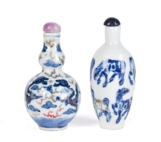 SIGNED ANTIQUE CHINESE BLUE AND WHITE SNUFF BOTTLES.
