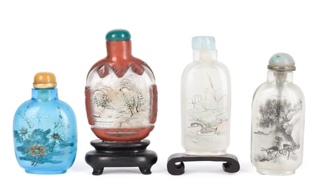 FOUR ANTIQUE CHINESE PAINTED GLASS SNUFF BOTTLES.