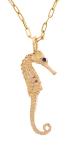 14K GOLD SAPPHIRE SEAHORSE PENDANT & CHAIN.