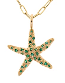 14K GOLD EMERALD STARFISH PENDANT & CHAIN.
