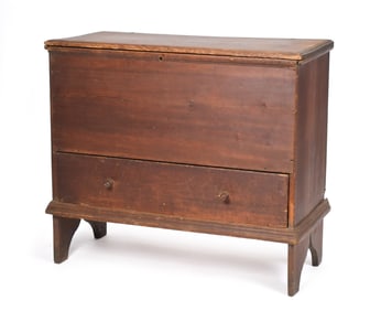 EARLY 18TH C. NEW ENGLAND PINE BLANKET CHEST.