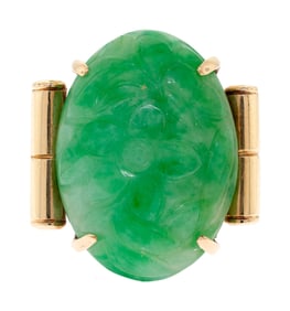 VINTAGE 14K GOLD CHINESE CARVED JADE RING.