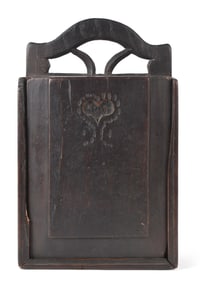 18TH C. AMERICAN WALL HANGING SLIDE BOX, OLD SURFACE.