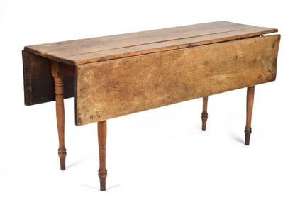 19TH C. NEW ENGLAND DROP LEAF HARVEST TABLE.