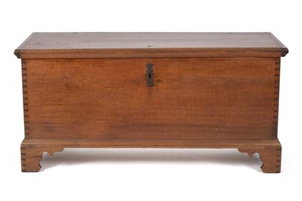 18TH C. PA WALNUT STORAGE BOX.