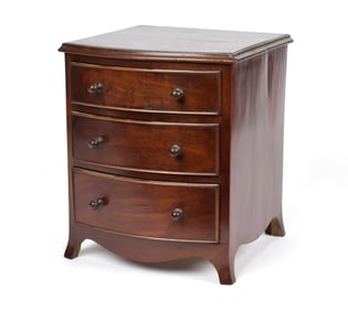 ANTIQUE MINIATURE HEPPLEWHITE CHEST.