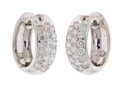 18K WHITE GOLD DIAMOND HUGGIE HOOP EARRINGS.