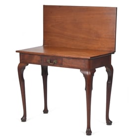 18TH C. QUEEN ANNE MAHOGANY CARD TABLE.