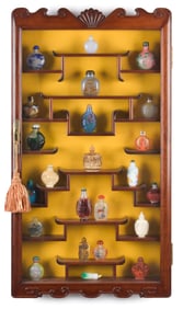 ESTATE COLLECTION OF CHINESE SNUFF BOTTLES.