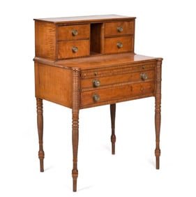 19TH C. FEDERAL BIRDSEYE MAPLE LADIES DESK.