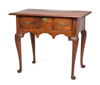 18TH C. CT CHERRY QUEEN ANNE DRESSING TABLE.