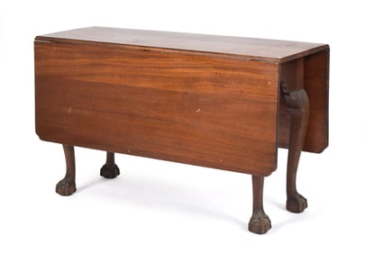 18TH C. PA WALNUT CHIPPENDALE DROP LEAF TABLE.