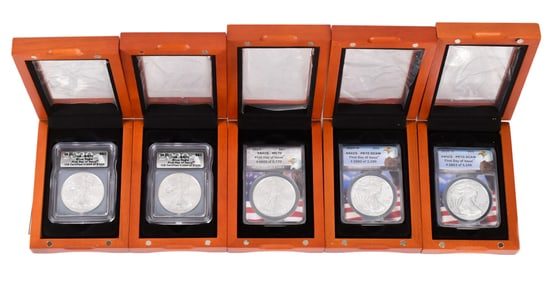 FIVE AMERICAN SILVER EAGLE COINS.