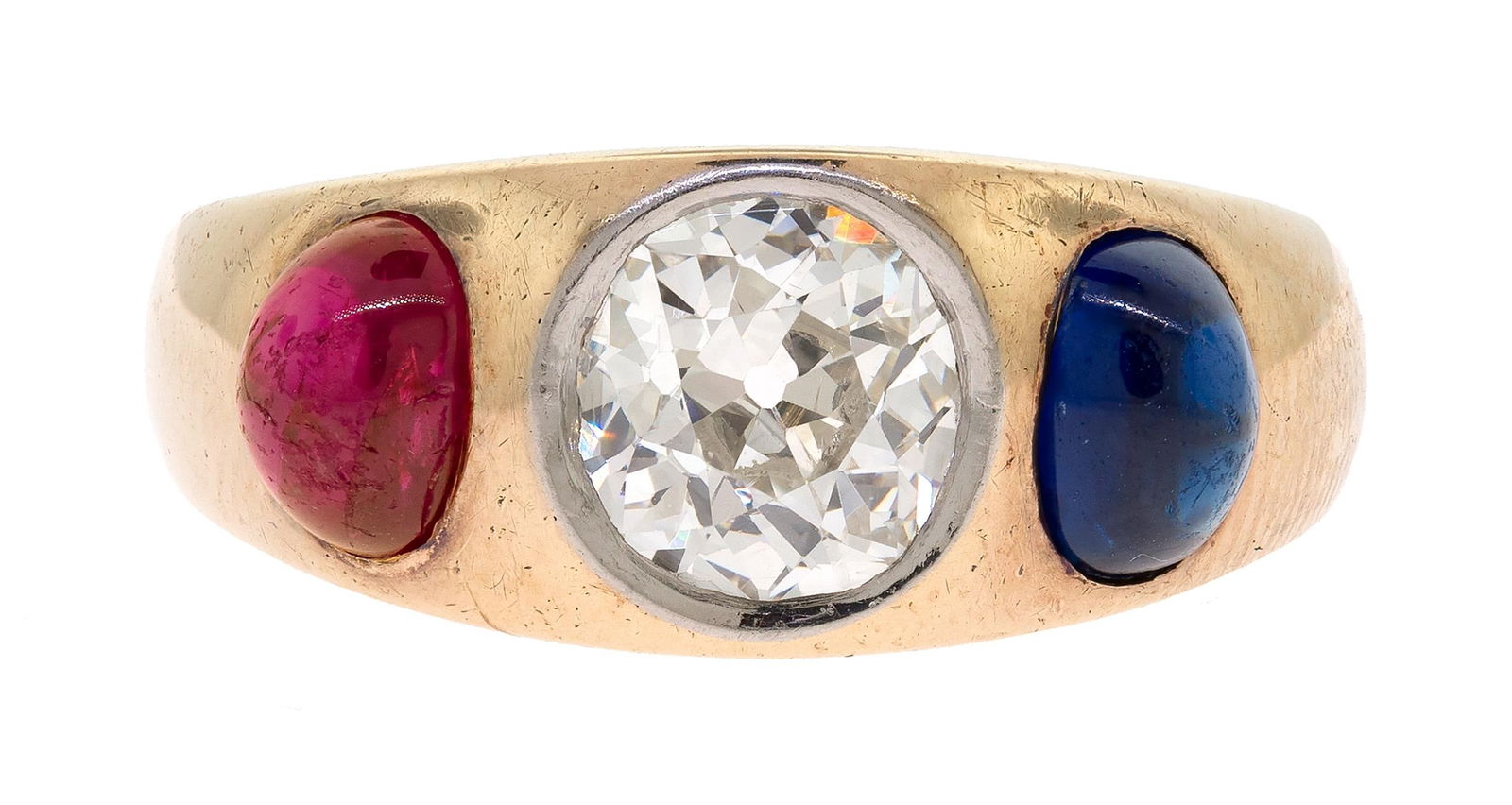 10K GOLD DIAMOND, RUBY & SAPPHIRE RING.: A 10k yellow gold (stamped) ring set with an approx. 1.35 ct., Old European cut, natural diamond of I-J color and VS2-SI1 clarity, measuring approx. 7.1 x 7.0 x 4.11mm deep, and approx. 2.5 ct. tw., o