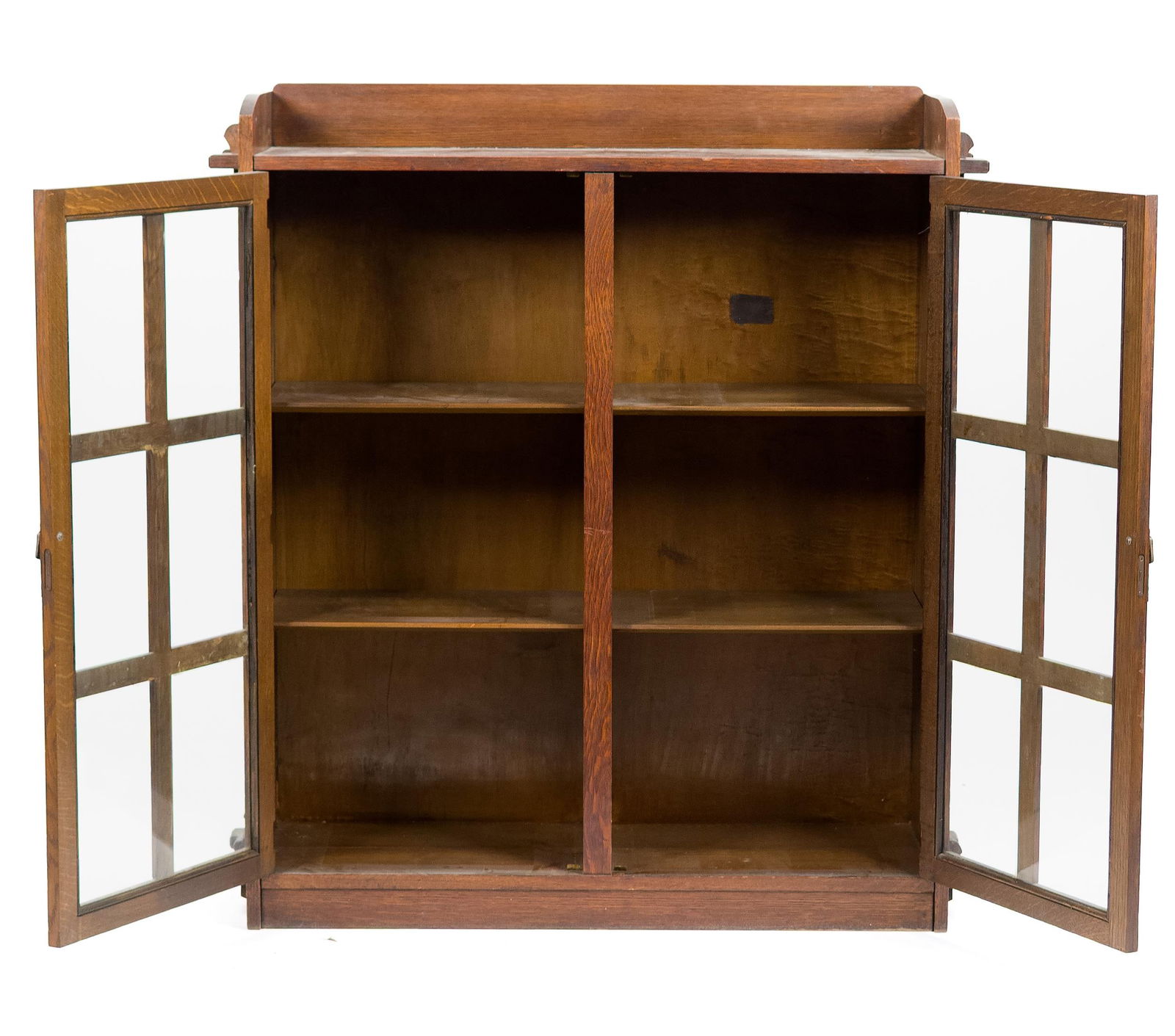 ANTIQUE MISSION OAK DOUBLE DOOR BOOKCASE. - 2