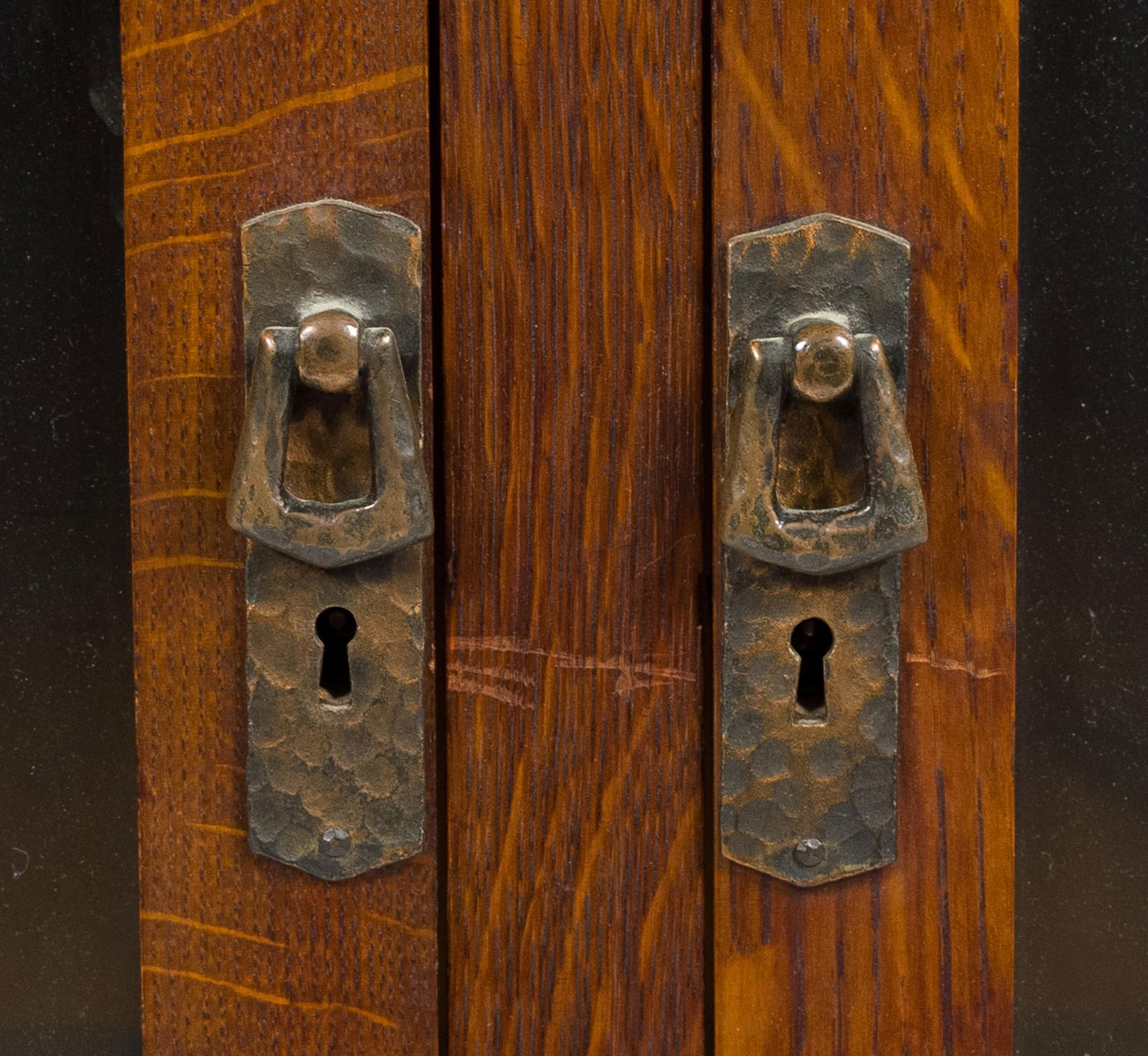 ANTIQUE MISSION OAK DOUBLE DOOR BOOKCASE. - 3