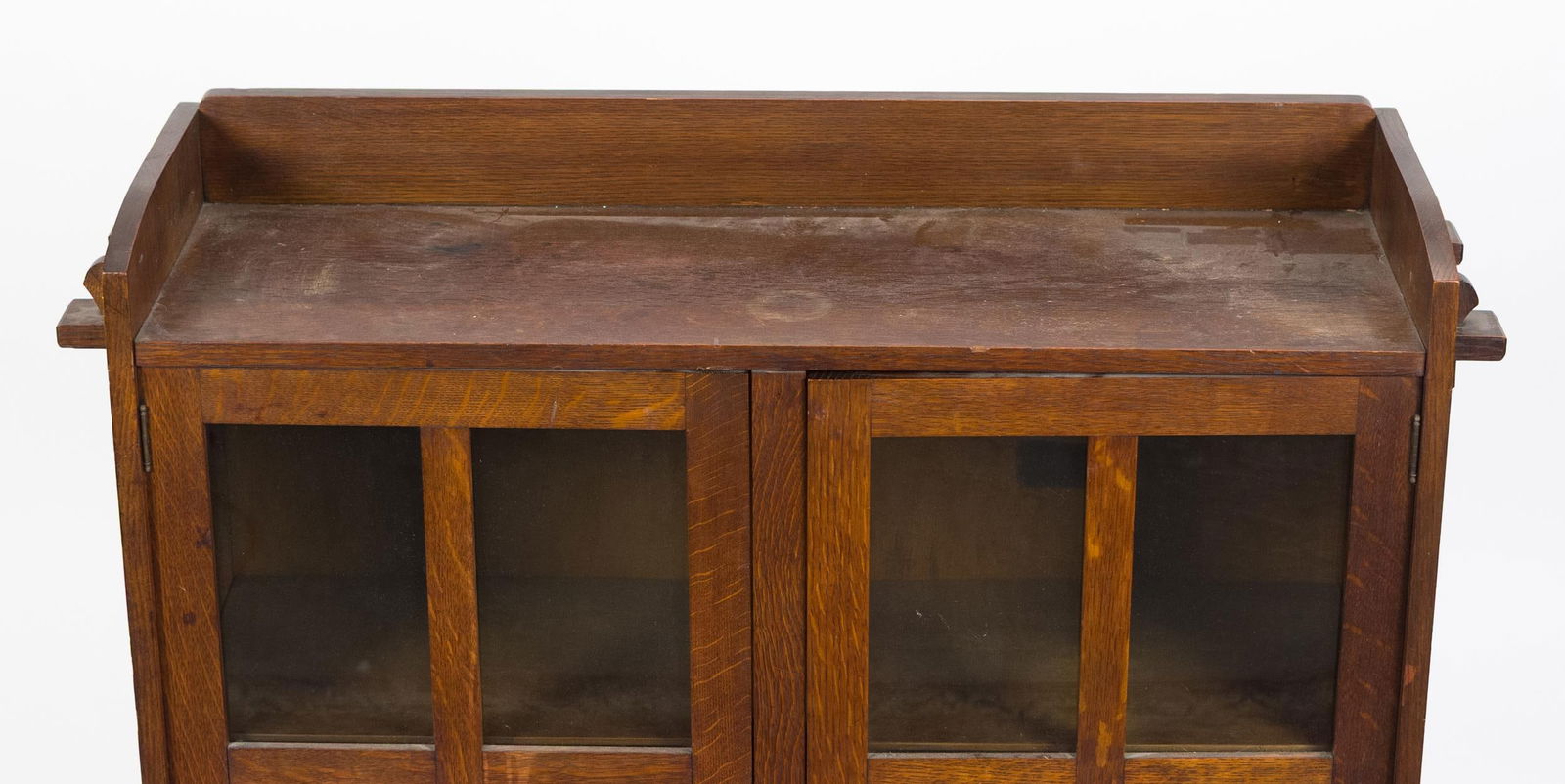 ANTIQUE MISSION OAK DOUBLE DOOR BOOKCASE. - 4