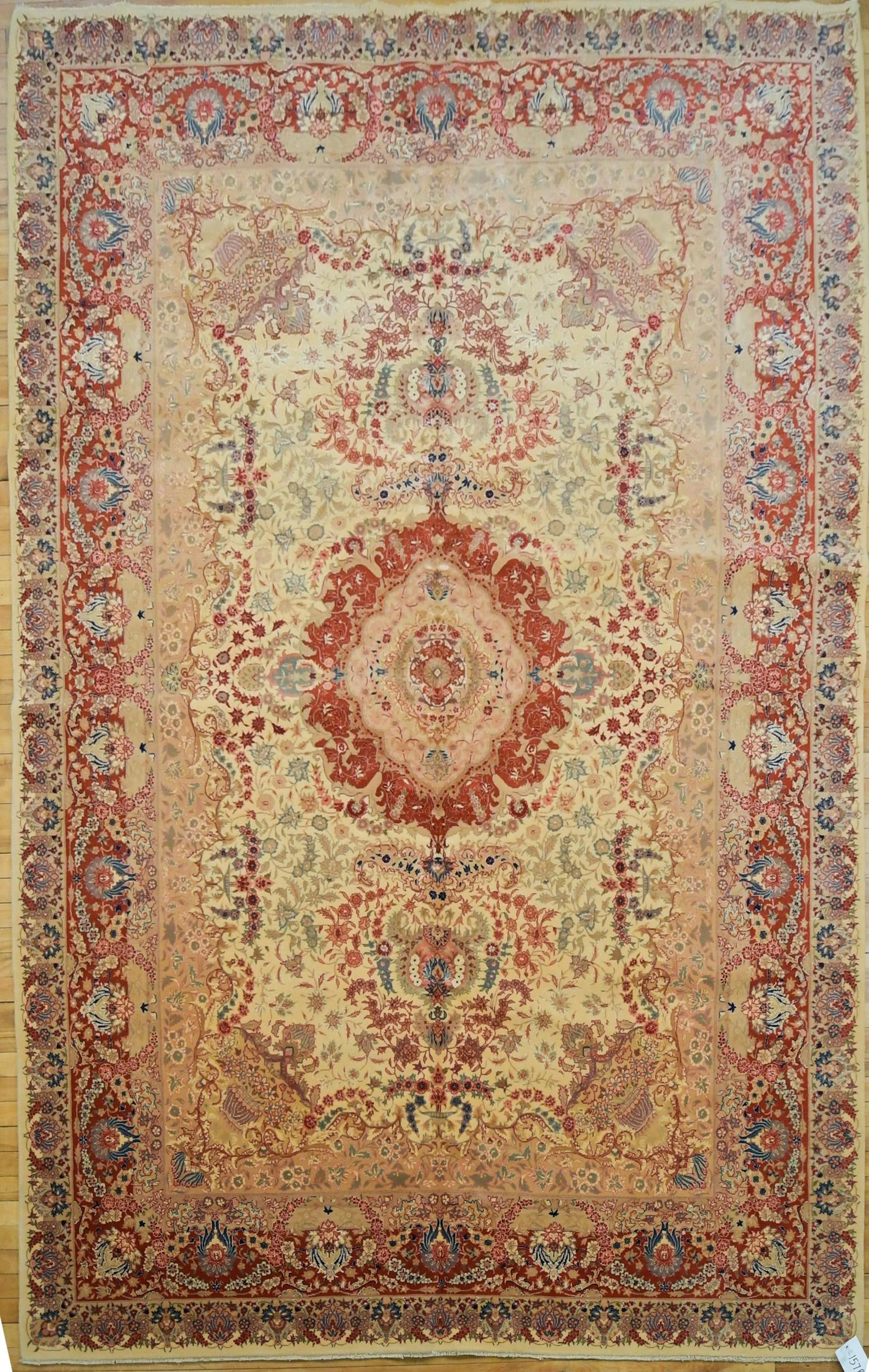 VINTAGE WOOL AND SILK ORIENTAL KERMIN AREA RUG.: A vintage hand woven wool Kermin area rug, highlighted with silk details, on ivory ground, with pink, red and green highlights. 7’ x10’3”.