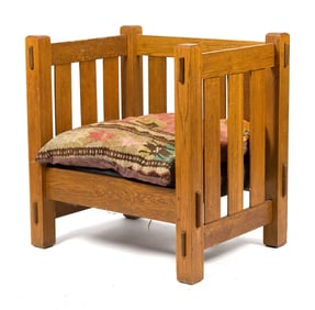 VINTAGE ARTS & CRAFTS OAK SETTLE CHAIR .