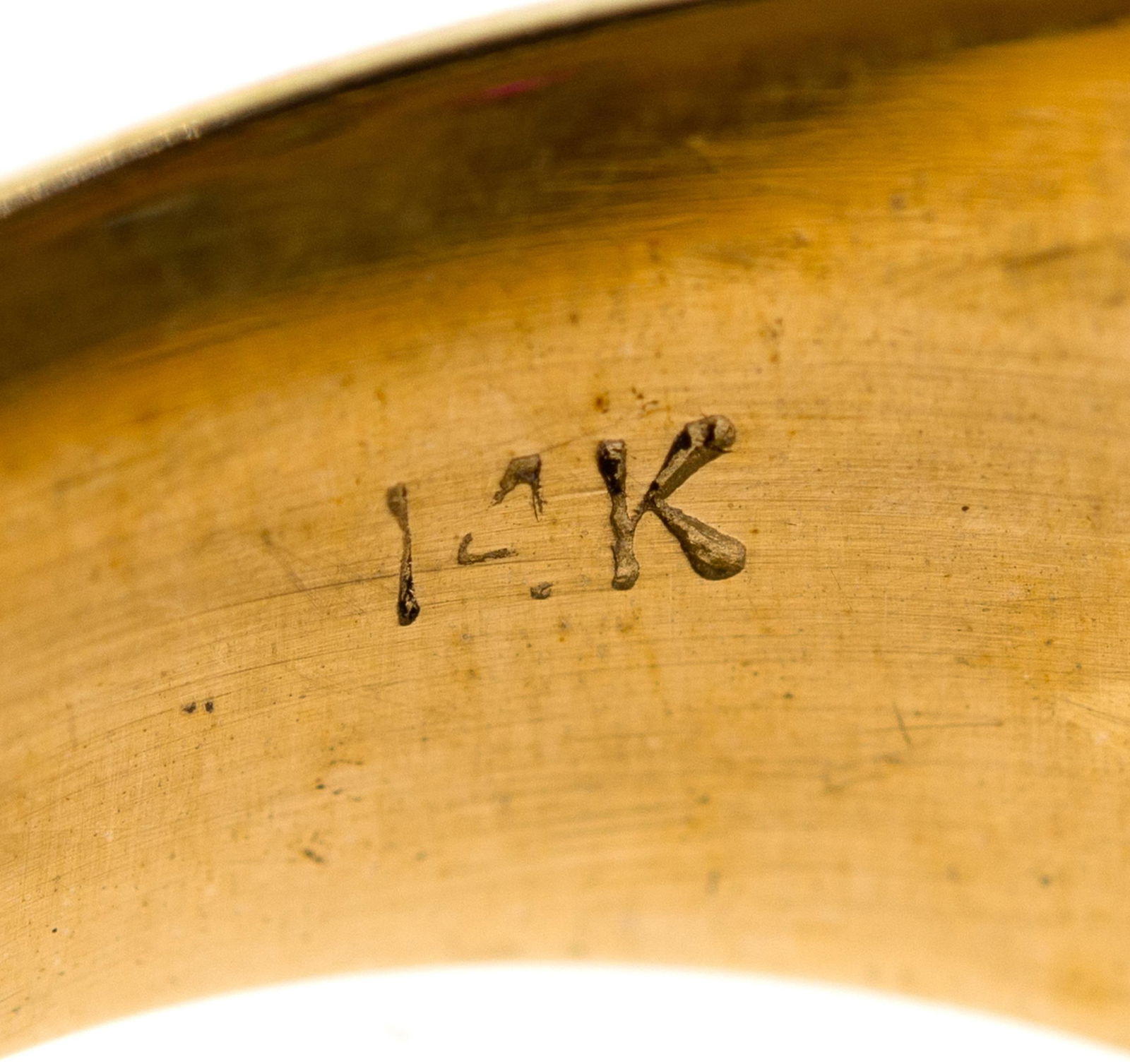 14K GOLD EMERALD, RUBY & SAPPHIRE DOME RING. - 6