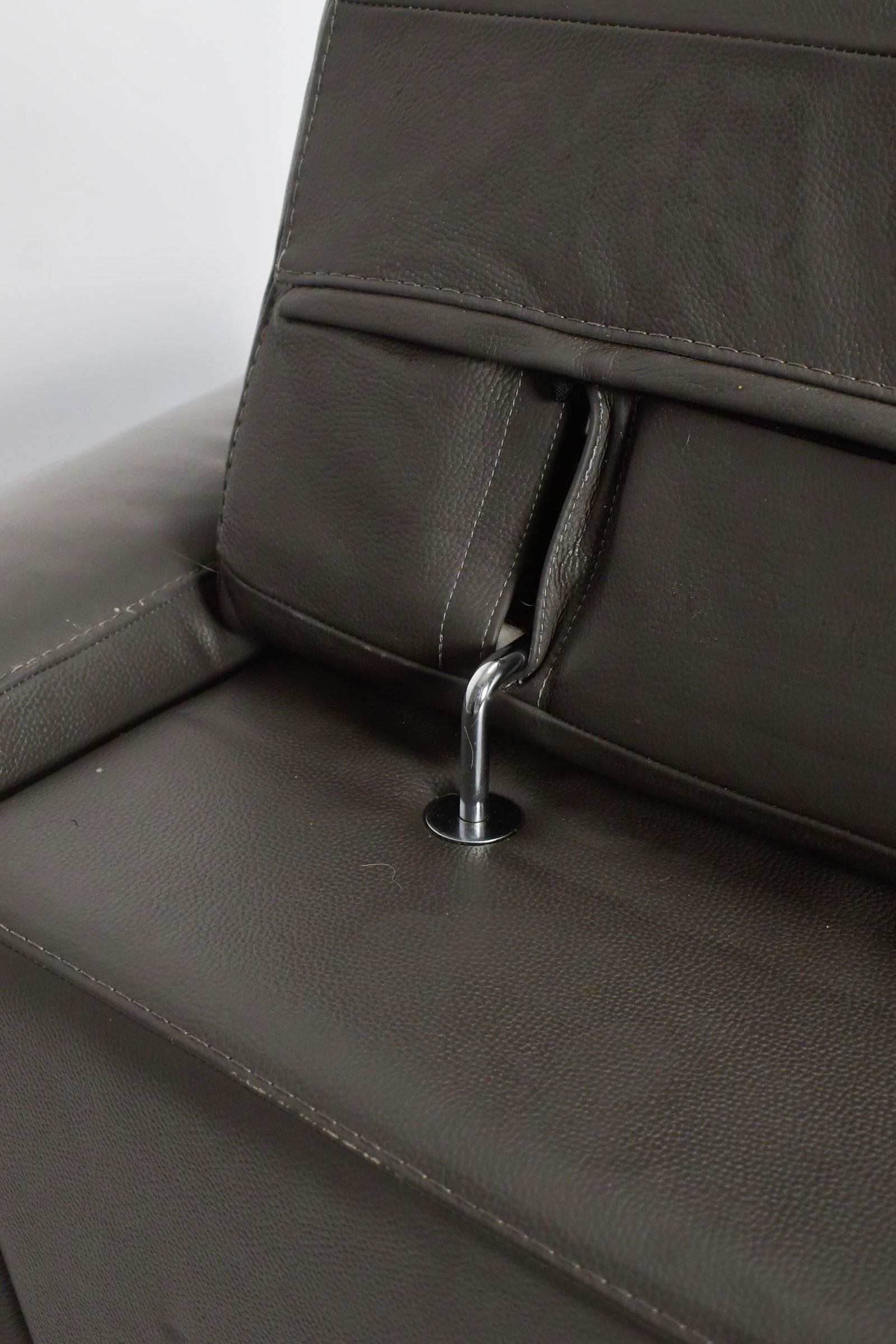 VINTAGE DESIGNER GREY LEATHER SOFA. - 4