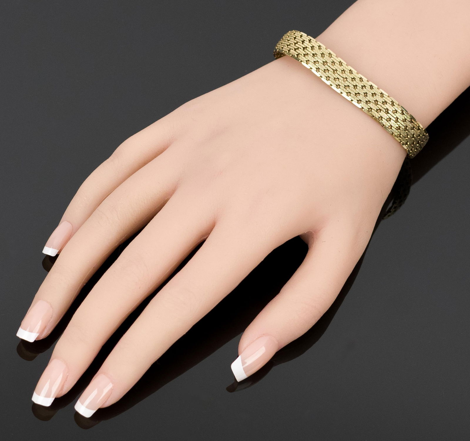 14K GOLD FLAT BRICK LINK BRACELET. - 11