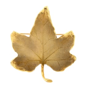 14K YELLOW GOLD MAPLE LEAF PIN.