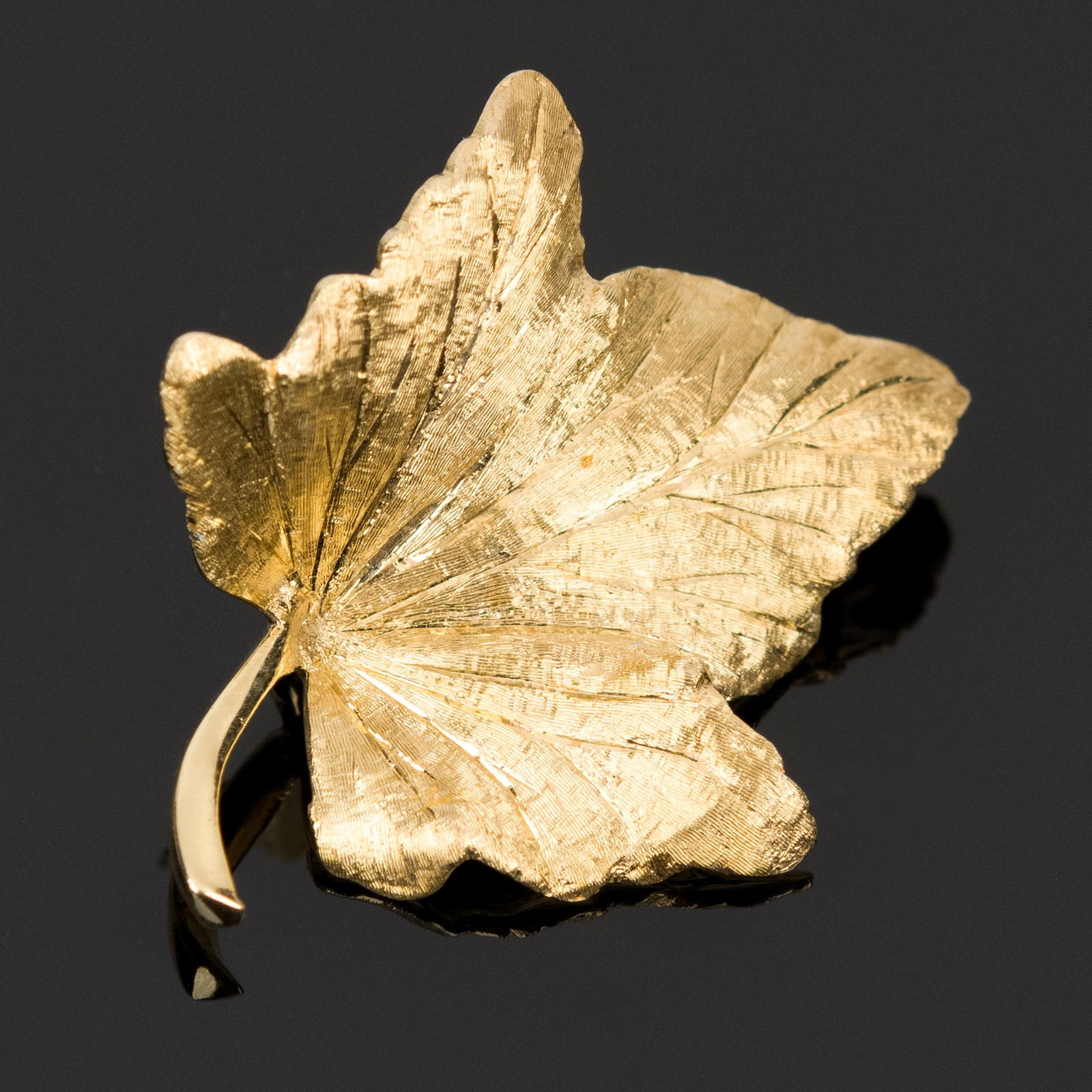 14K GOLD MAPLE LEAF PIN. - 2