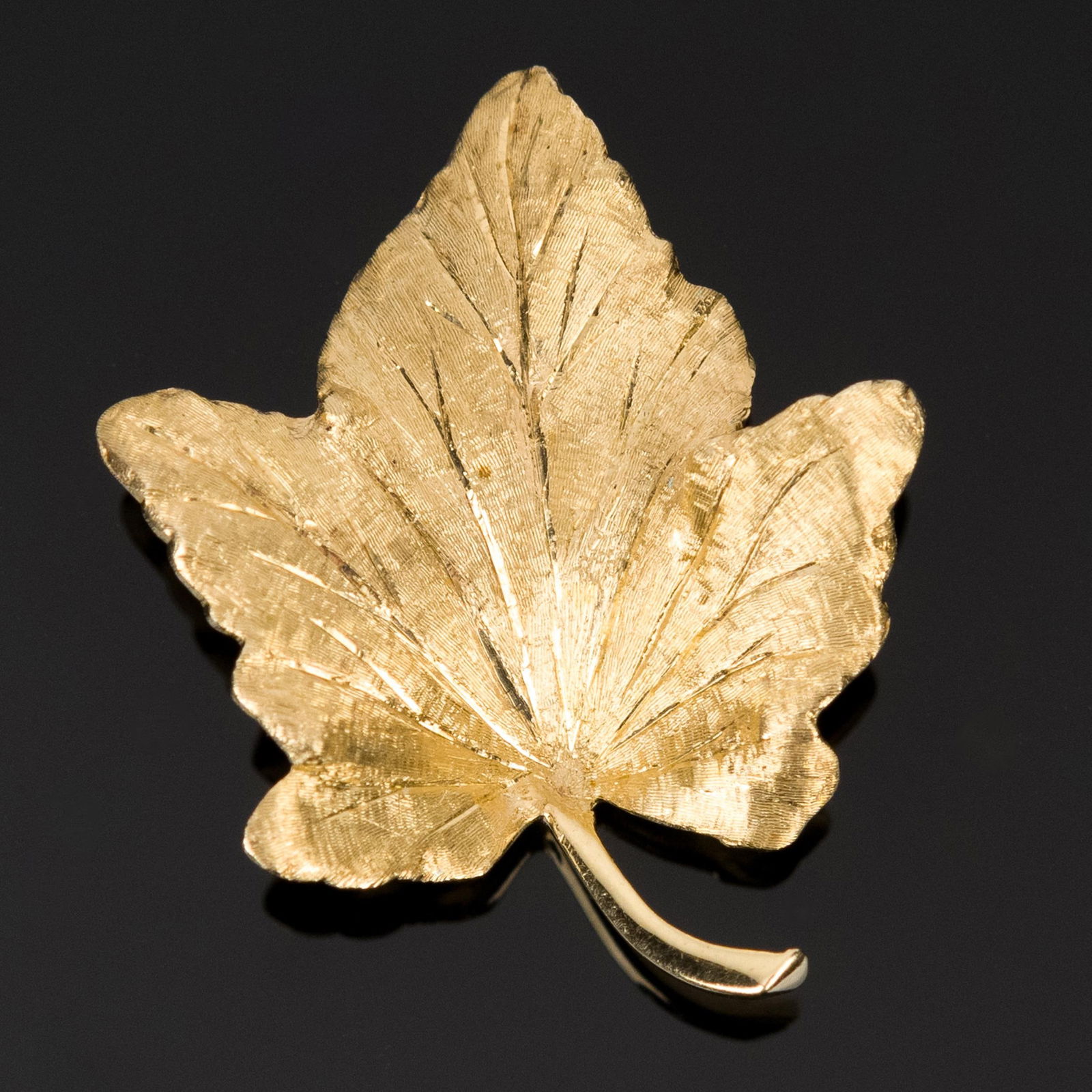 14K GOLD MAPLE LEAF PIN. - 3